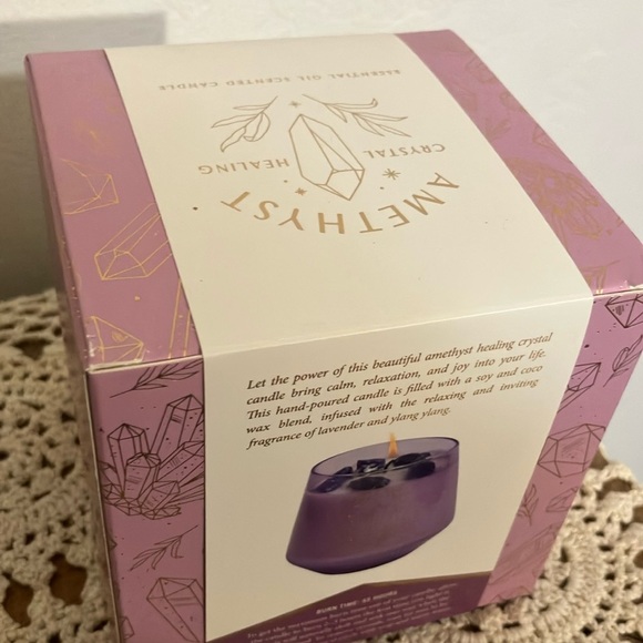 Amethyst candle Crystal Healing lightly scented candle with real crystals New - Picture 3 of 5